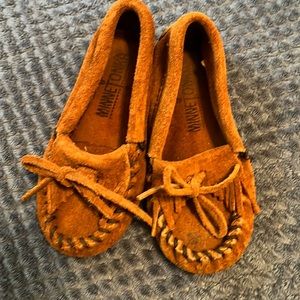 Minnetonka moccasins toddler size 8/9